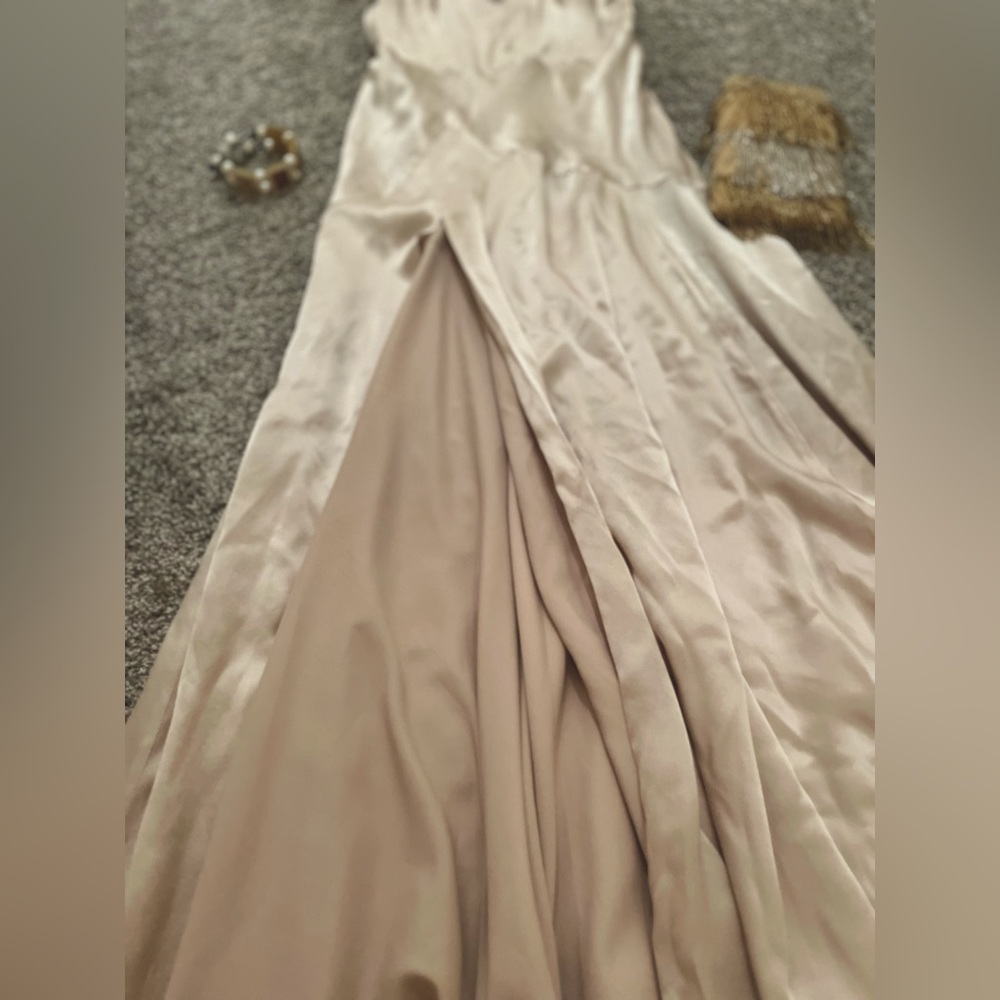 Gorgeous Gown So beautiful in person !!!!